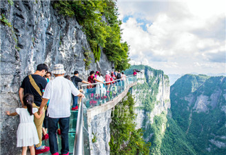 各地的旅游景點(diǎn),玻璃棧道到底安全嗎？